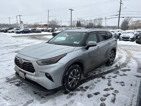 Used 2024 Toyota Highlander XLE image 1