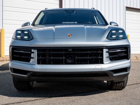 Certified 2024 Porsche Cayenne w/ Premium Package Plus (PFM) image 11