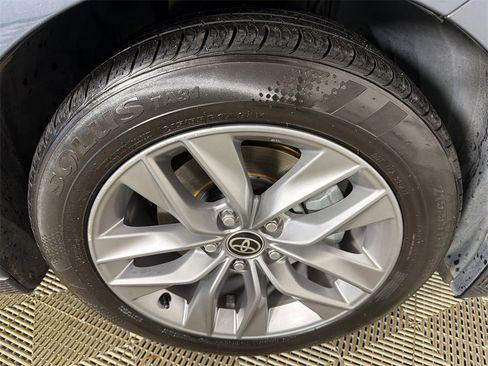 Used 2022 Toyota Avalon XLE image 13