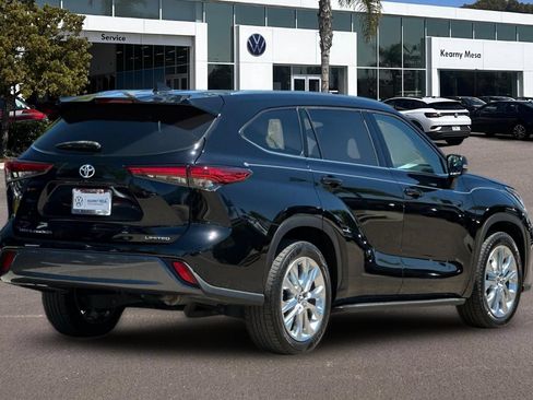 Used 2020 Toyota Highlander Limited FWD image 4