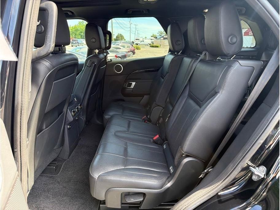 Used 2019 Land Rover Discovery SE AWD/4WD image 13