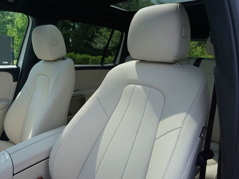 New 2025 Mercedes-Benz GLB 250 4MATIC image 11