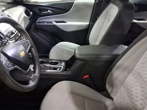 Used 2018 Chevrolet Equinox LS image 9