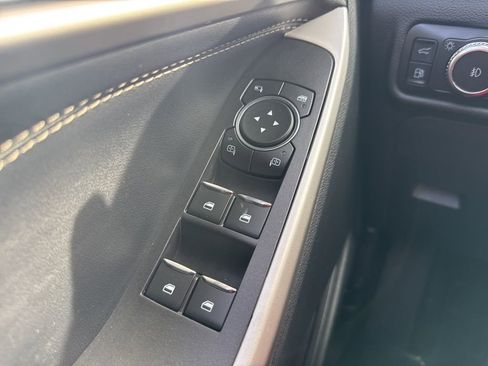 Used 2021 Ford Explorer Limited w/ Hybrid Equipment Group 310A image 10