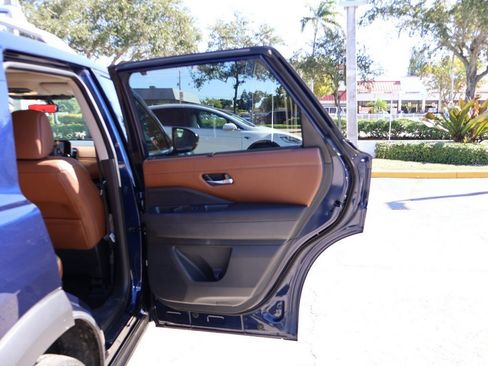 Used 2024 Nissan Pathfinder Platinum w/ Cargo Package image 31