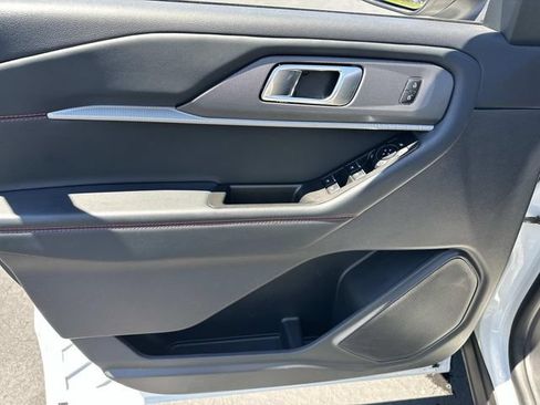 Used 2025 Ford Explorer ST-Line AWD/4WD image 18