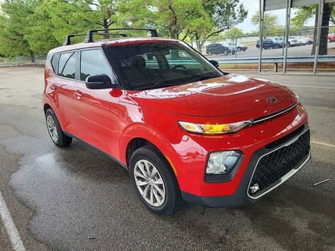 Used 2020 Kia Soul LX image 3
