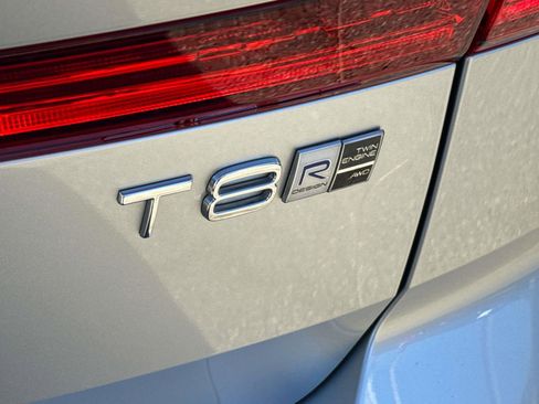 Used 2018 Volvo XC60 T8 R-Design w/ Convenience Package image 8