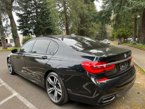 Used 2019 BMW 750i w/ Executive Package image 4