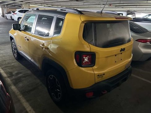 Used 2016 Jeep Renegade Trailhawk w/ Premium Trailhawk Package AWD/4WD image 2