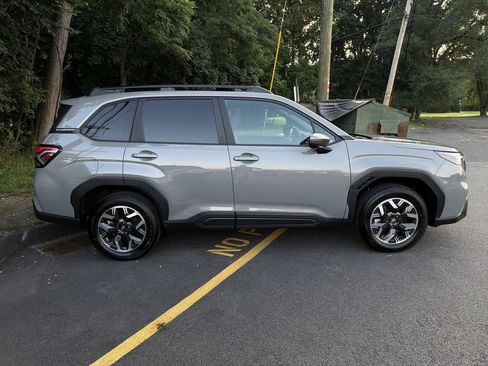 Used 2026 Subaru Forester Premium AWD/4WD image 9