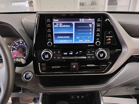 Used 2021 Toyota Highlander L image 56