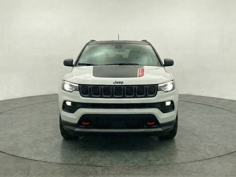 Used 2025 Jeep Compass Trailhawk AWD/4WD image 2
