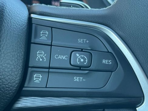 New 2025 Jeep Grand Cherokee L Laredo image 10