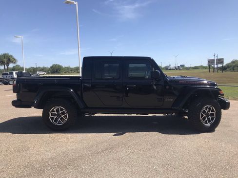 Used 2025 Jeep Gladiator Rubicon AWD/4WD image 12