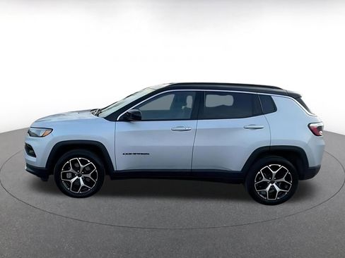 Used 2025 Jeep Compass Limited image 8