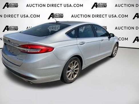 Used 2017 Ford Fusion SE FWD image 6