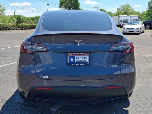 Used 2022 Tesla Model Y Performance AWD/4WD image 9