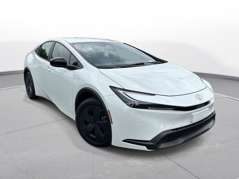 Used 2025 Toyota Prius LE FWD image 4