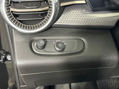 Used 2025 Chevrolet Trax ACTIV image 19