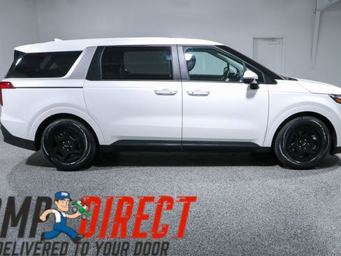 Used 2025 Kia Carnival FWD image 6