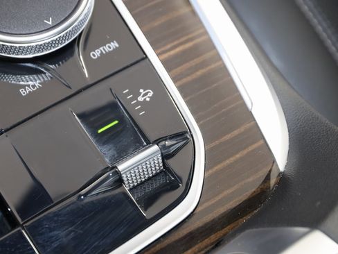 Used 2023 BMW X7 xDrive40i w/ Premium Package image 29