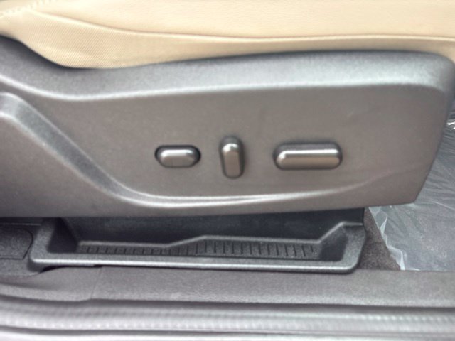 Used 2017 Ford C-MAX Titanium w/ Equipment Group 301A FWD image 51