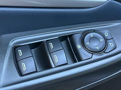 Used 2022 Chevrolet Bolt EUV LT w/ Convenience Package image 11