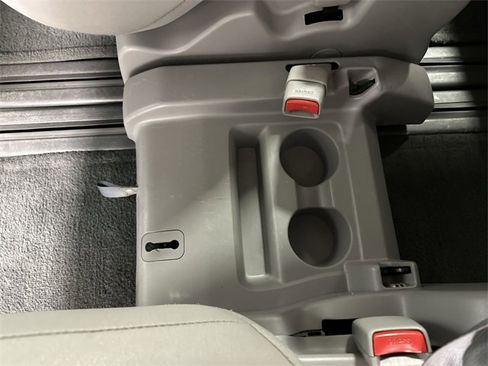 Used 2015 Toyota Sienna XLE image 21