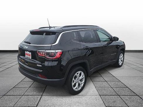 Used 2024 Jeep Compass Latitude AWD/4WD image 5