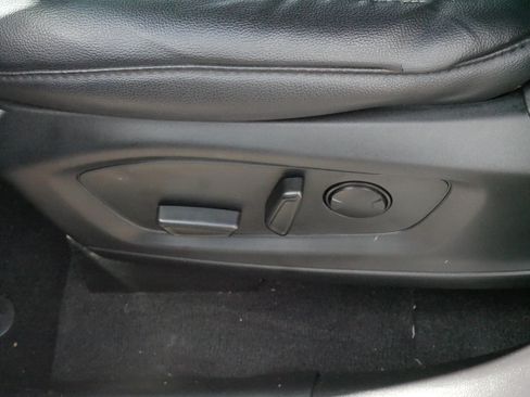Used 2020 Ford Explorer XLT w/ Equipment Group 202A AWD/4WD image 20