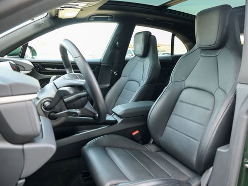 Certified 2025 Porsche Macan 4 Electric image 4