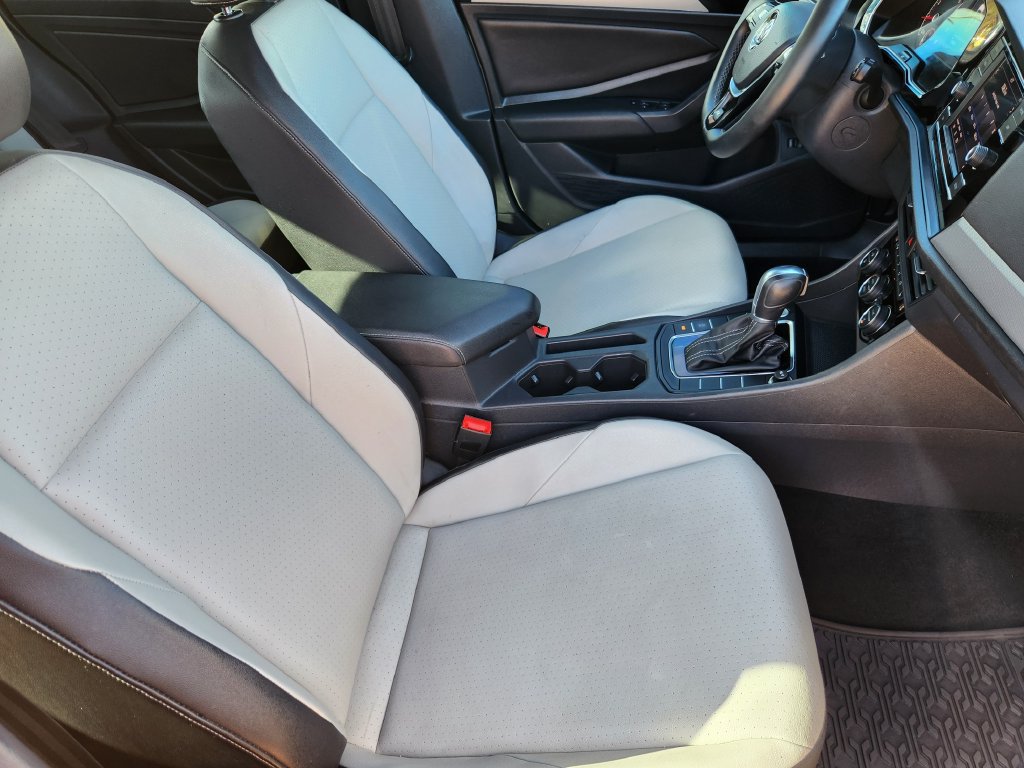 Used 2019 Volkswagen Jetta R-Line w/ R-Line Cold Weather Package FWD image 13