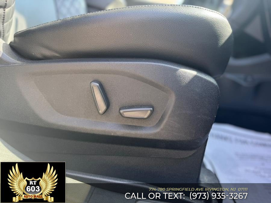Used 2023 Ford Edge Titanium AWD/4WD image 19