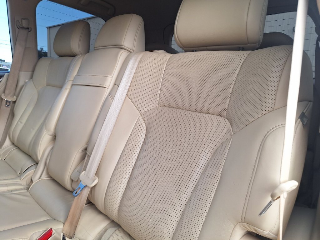 Used 2021 Lexus LX 570 4WD w/ Luxury Package image 26