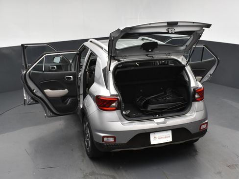 Used 2023 Hyundai Venue SEL image 26