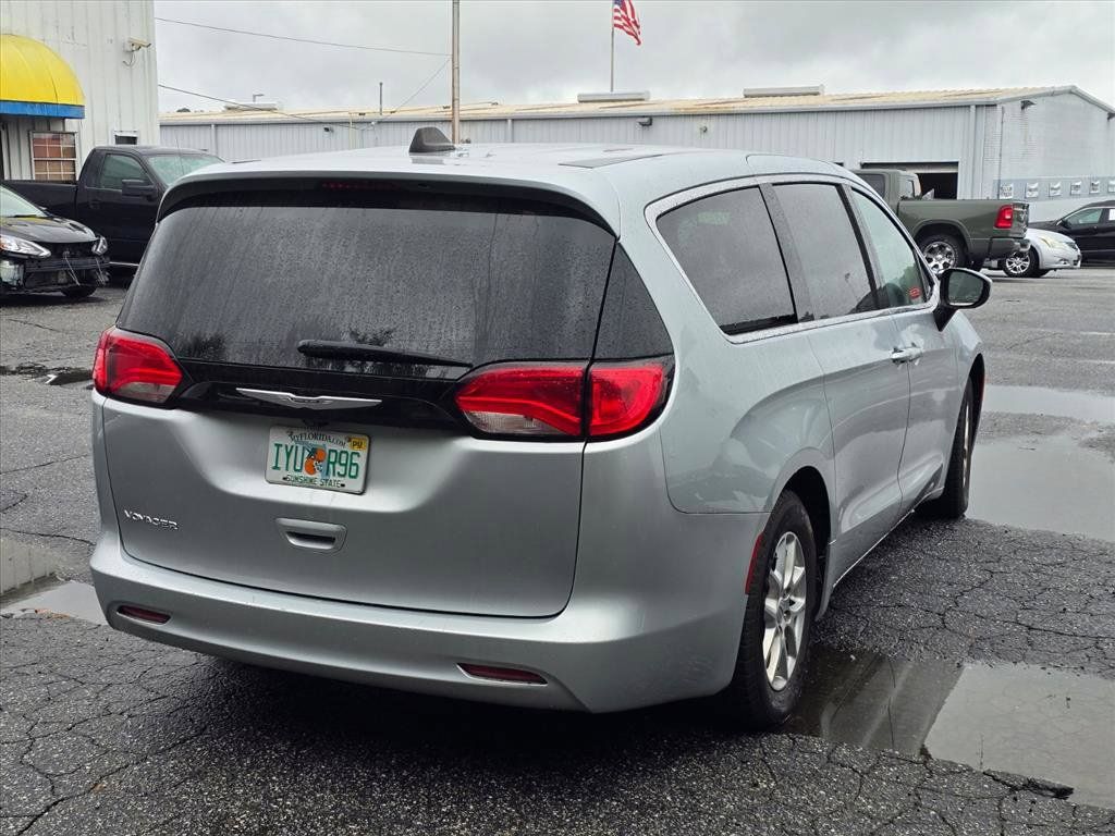 Used 2023 Chrysler Voyager LX FWD image 13