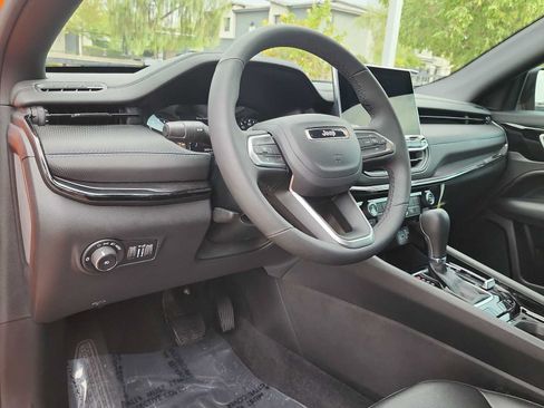 Used 2026 Jeep Compass Latitude AWD/4WD image 10