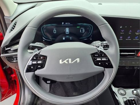 New 2026 Kia Niro EX FWD image 8