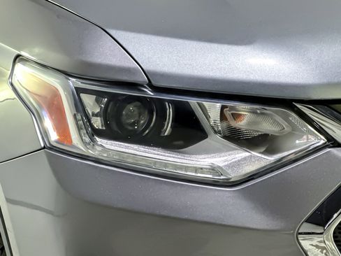 Used 2020 Chevrolet Traverse LS image 10