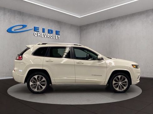 Used 2019 Jeep Cherokee Overland w/ Technology Group AWD/4WD image 16