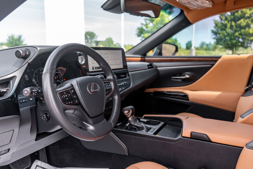 Used 2025 Lexus ES 350 w/ Accessory Package (Z2) FWD image 20