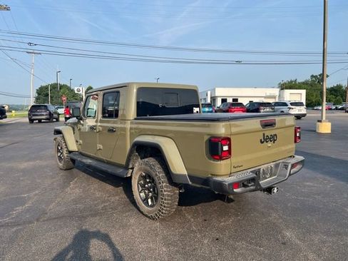 Used 2025 Jeep Gladiator Sport AWD/4WD image 5