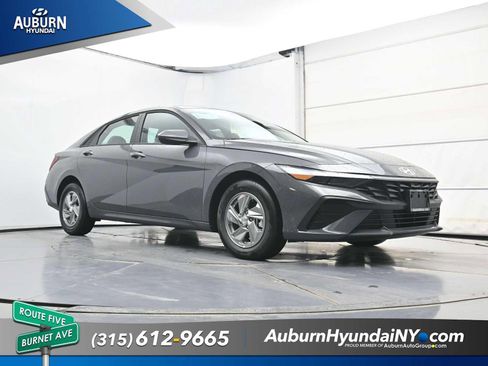 New 2026 Hyundai Elantra SE FWD image 20