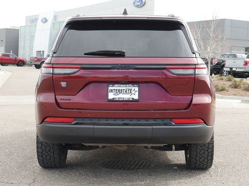 Used 2023 Jeep Grand Cherokee Altitude AWD/4WD image 4