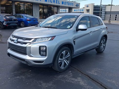 Used 2025 Mitsubishi Outlander Sport SE AWD/4WD image 2