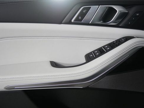 Used 2026 BMW X5 xDrive50e w/ M Sport Package image 9