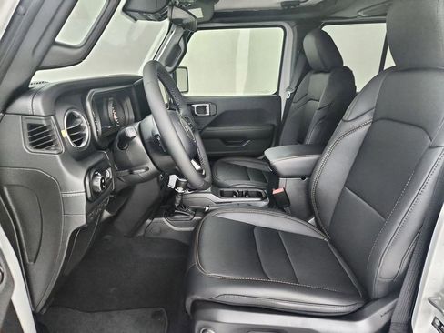 New 2025 Jeep Gladiator Sport image 19