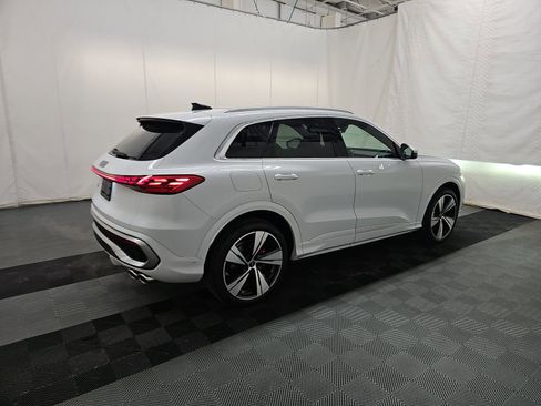 Used 2025 Audi SQ5 Premium Plus w/ Premium Plus Package image 2