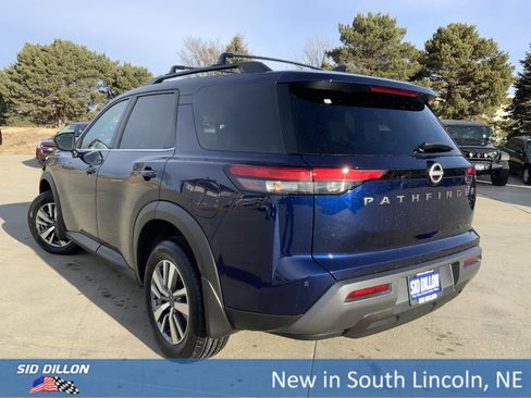 New 2026 Nissan Pathfinder SL image 3